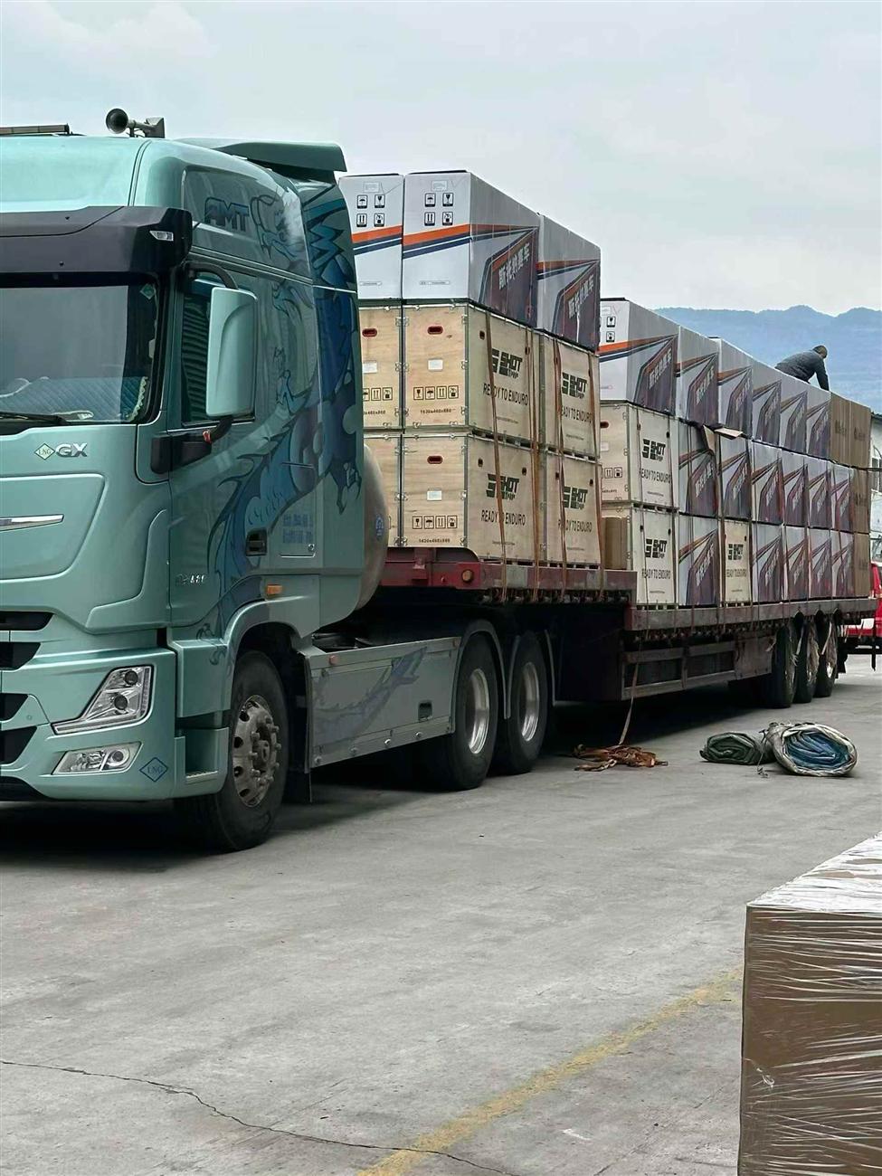 FCDC Motor truck dispatch carrying packed motorcycle export cartons