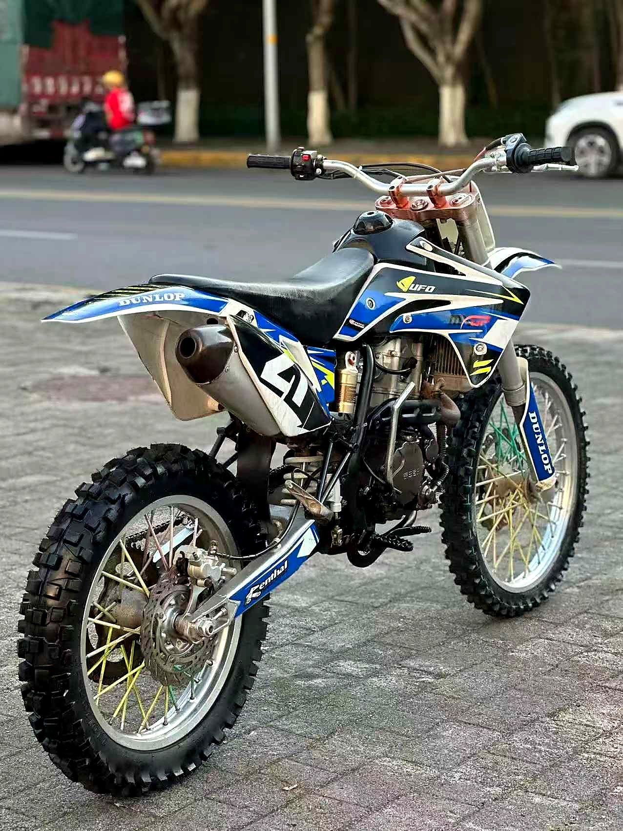 FCDC Motor 250cc dirt bike maintenance guide visual reference for trail riding, practical care, dependable motorcycles