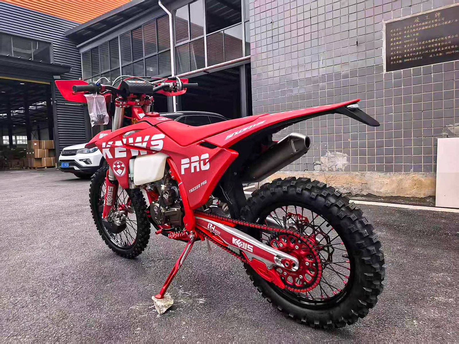 FCDC Motor motocross vs enduro maintenance visual reference for motorcycle competition, endurance, smart service planning