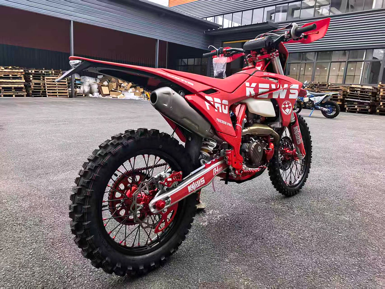 FCDC Motor motocross vs enduro maintenance visual reference for motorcycle competition, endurance, smart service planning
