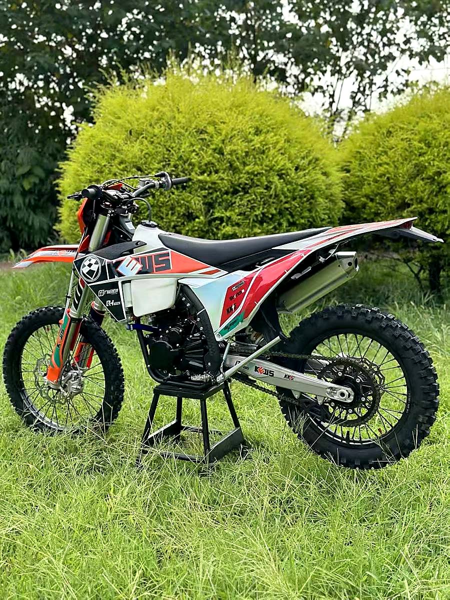 FCDC Motor motorcycle freedom ride setup visual reference for youthful freedom, adult responsibility, travel-ready motorcycles
